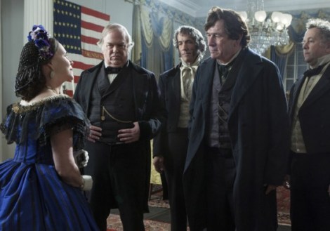 Lincoln-2012-Free-Movie-Wallpaper-Tommy-Lee-Jones-Sally-Field-560x393
