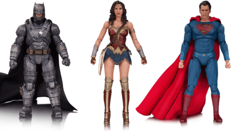 Armored Batman, Wonder Woman, y Superman. $45 dólares, Batman $50 dólares. Las figuras de Batman y Superman en tiendas en septiembre 2016, y la figura de Wonder Woman en tiendas en noviembre 2016.
