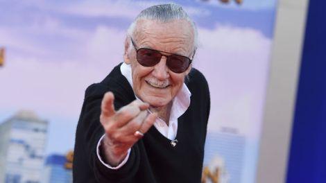 Stan-Lee-lanzando-presentacion-Spiderman_EDIIMA20181112_0851_19